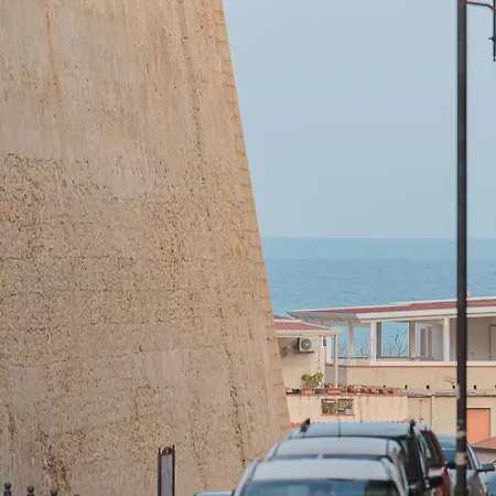 Storia & Mare - Free Parking - Castello Carlo V *