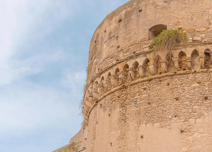 Apartamento Storia & Mare - Free Parking - Castello Carlo V