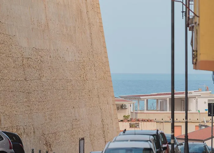 Storia & Mare - Free Parking - Castello Carlo V *